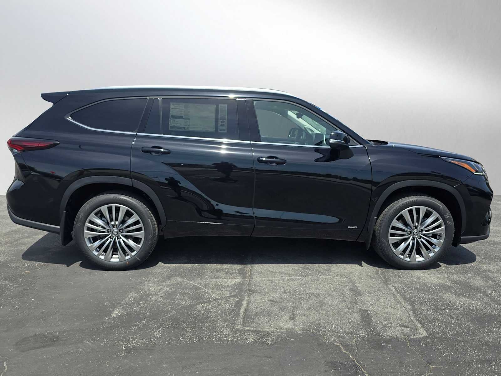 2026 Toyota Highlander Hybrid Platinum