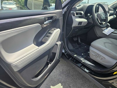 2026 Toyota Highlander Hybrid Platinum