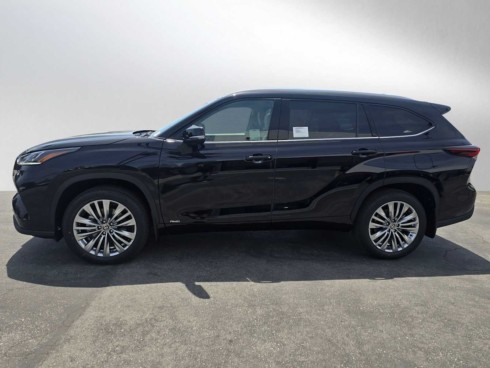 2026 Toyota Highlander Hybrid Platinum
