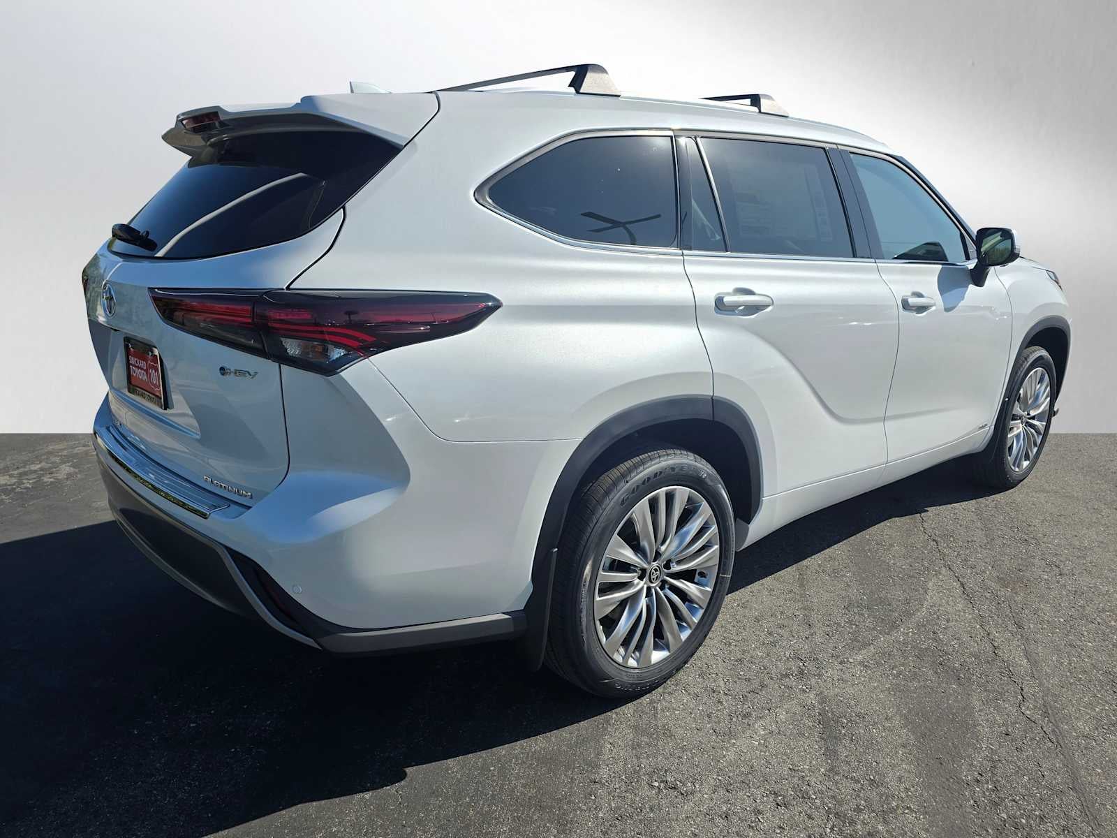 2026 Toyota Highlander Hybrid Platinum