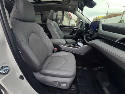 2026 Toyota Highlander Hybrid Platinum