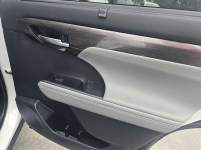 2026 Toyota Highlander Hybrid Platinum