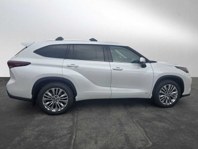 2026 Toyota Highlander Hybrid Platinum