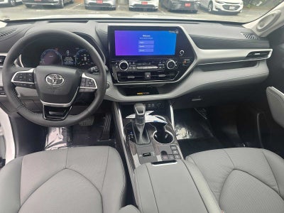 2026 Toyota Highlander Hybrid Platinum