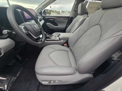 2026 Toyota Highlander Hybrid Platinum