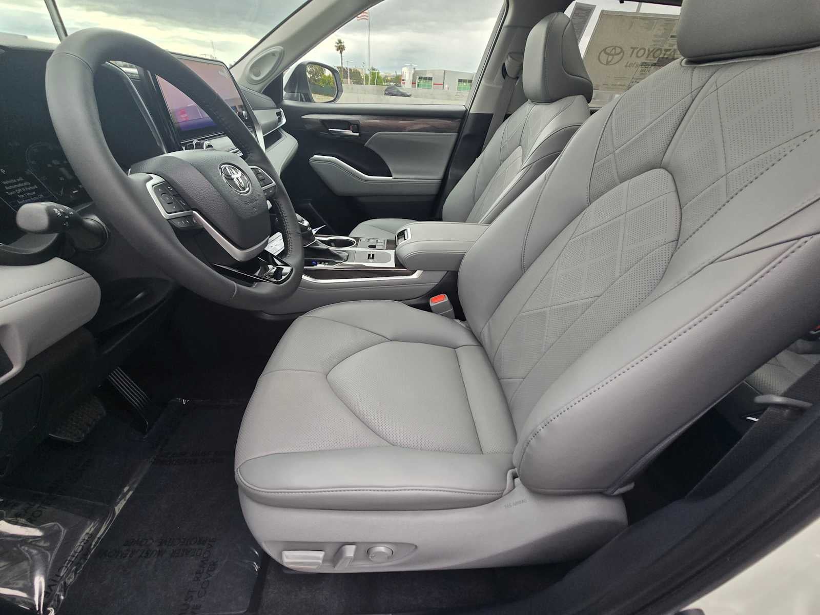 2026 Toyota Highlander Hybrid Platinum