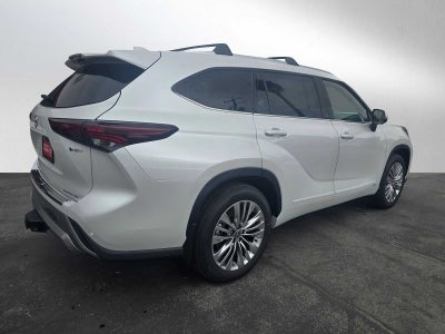 2026 Toyota Highlander Hybrid Platinum