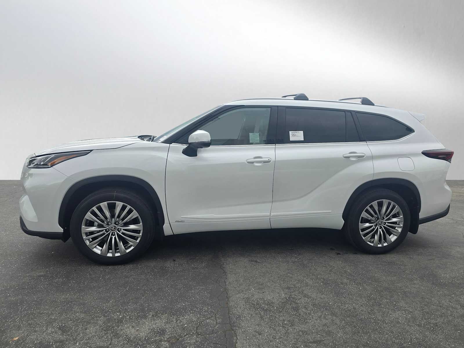 2026 Toyota Highlander Hybrid Platinum