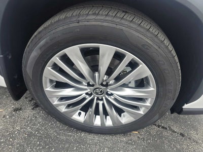 2026 Toyota Highlander Hybrid Platinum