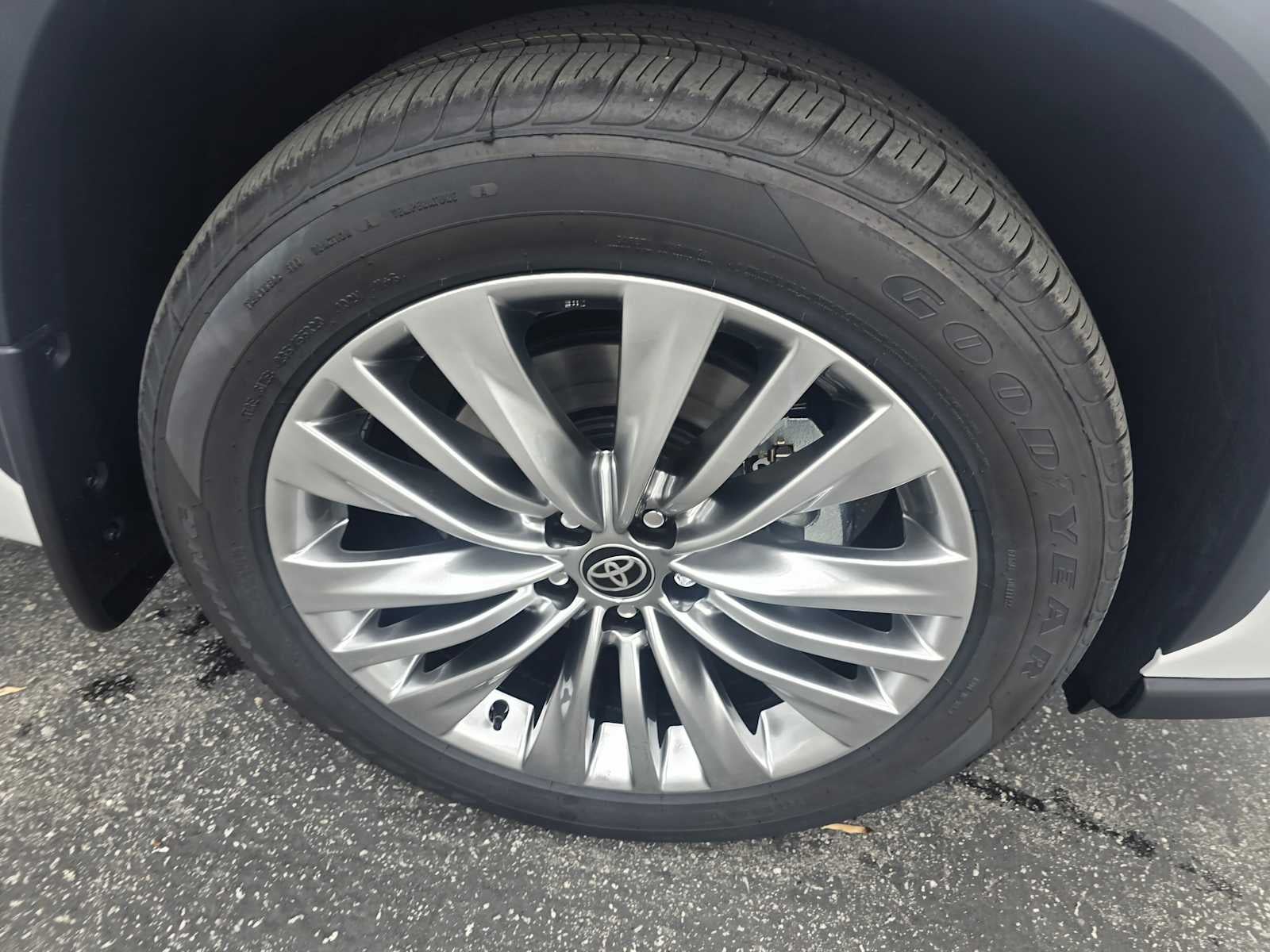 2026 Toyota Highlander Hybrid Platinum