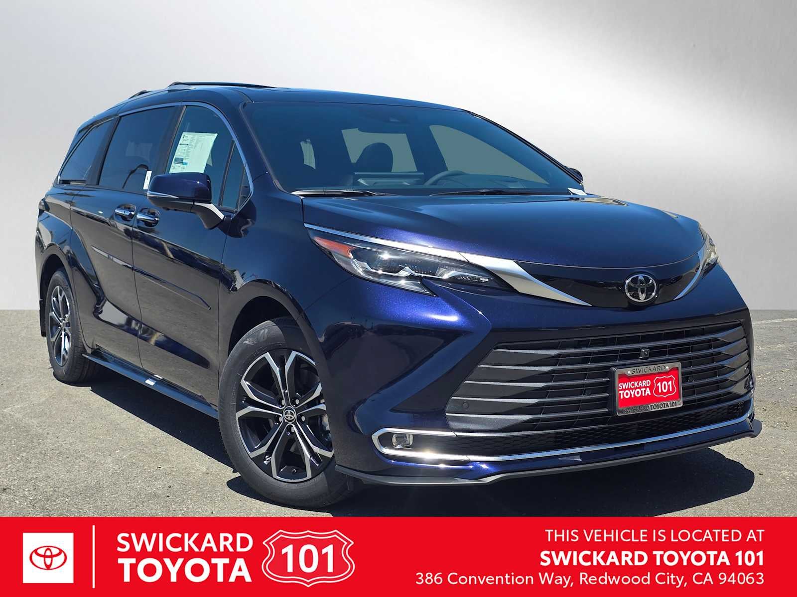 2026 Toyota Sienna Platinum 7-Passenger Hybrid AWD's photo